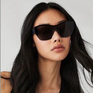 NEW Alo Yoga Stunner Sunglasses